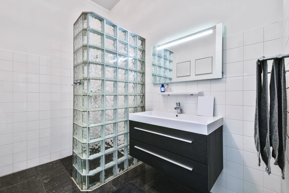 Guide complet : Transformez votre salle de bain en un havre de douche moderne et chic