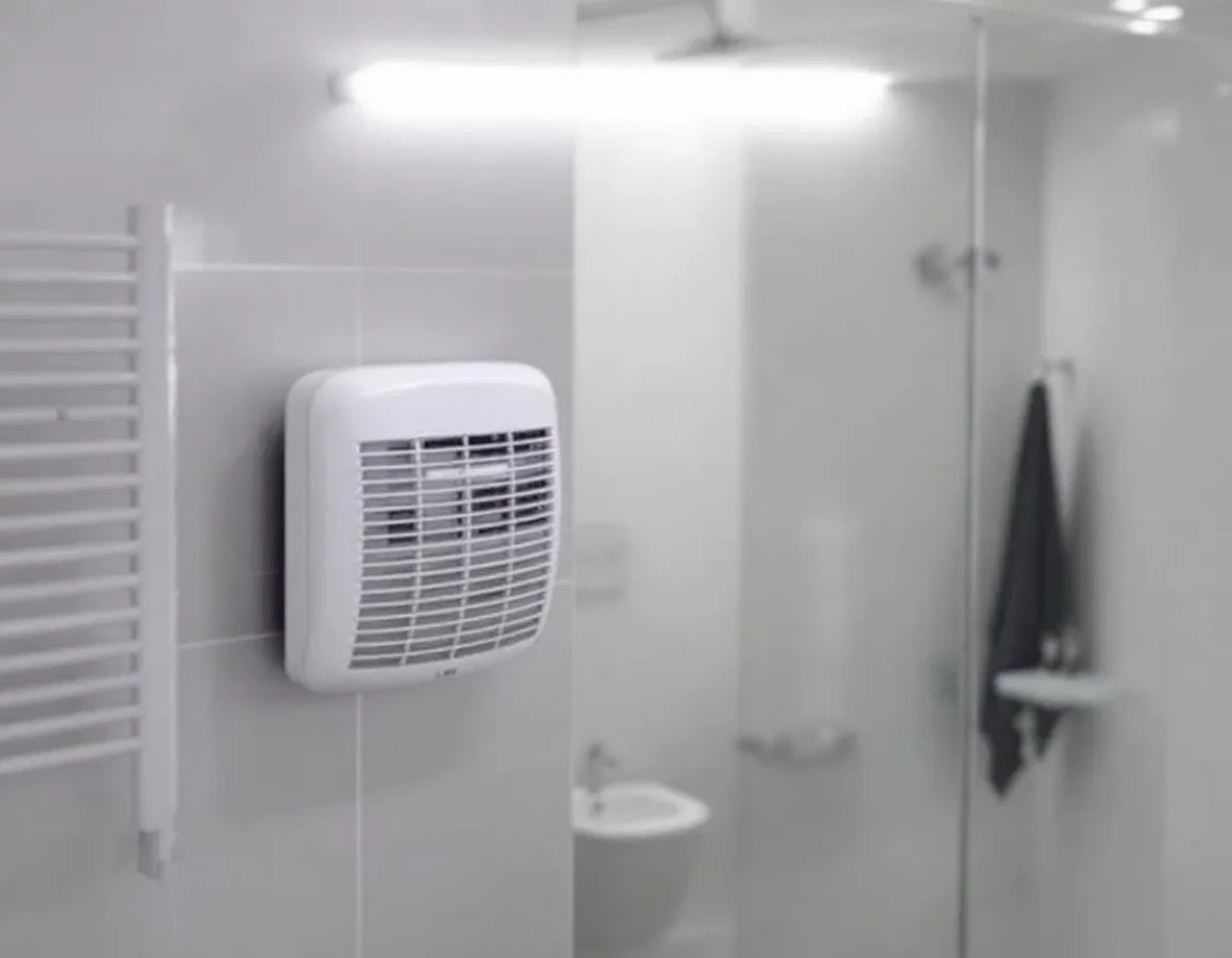 Comment lutter contre l'humidité et la moisissure en salle de bain ? L'efficacité des aérateurs révélée !